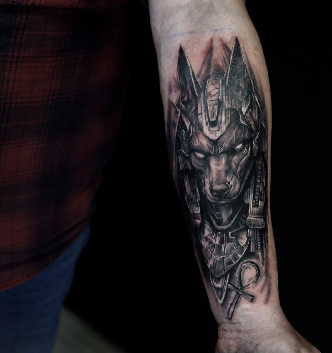 tatuaz realistyczny anubis