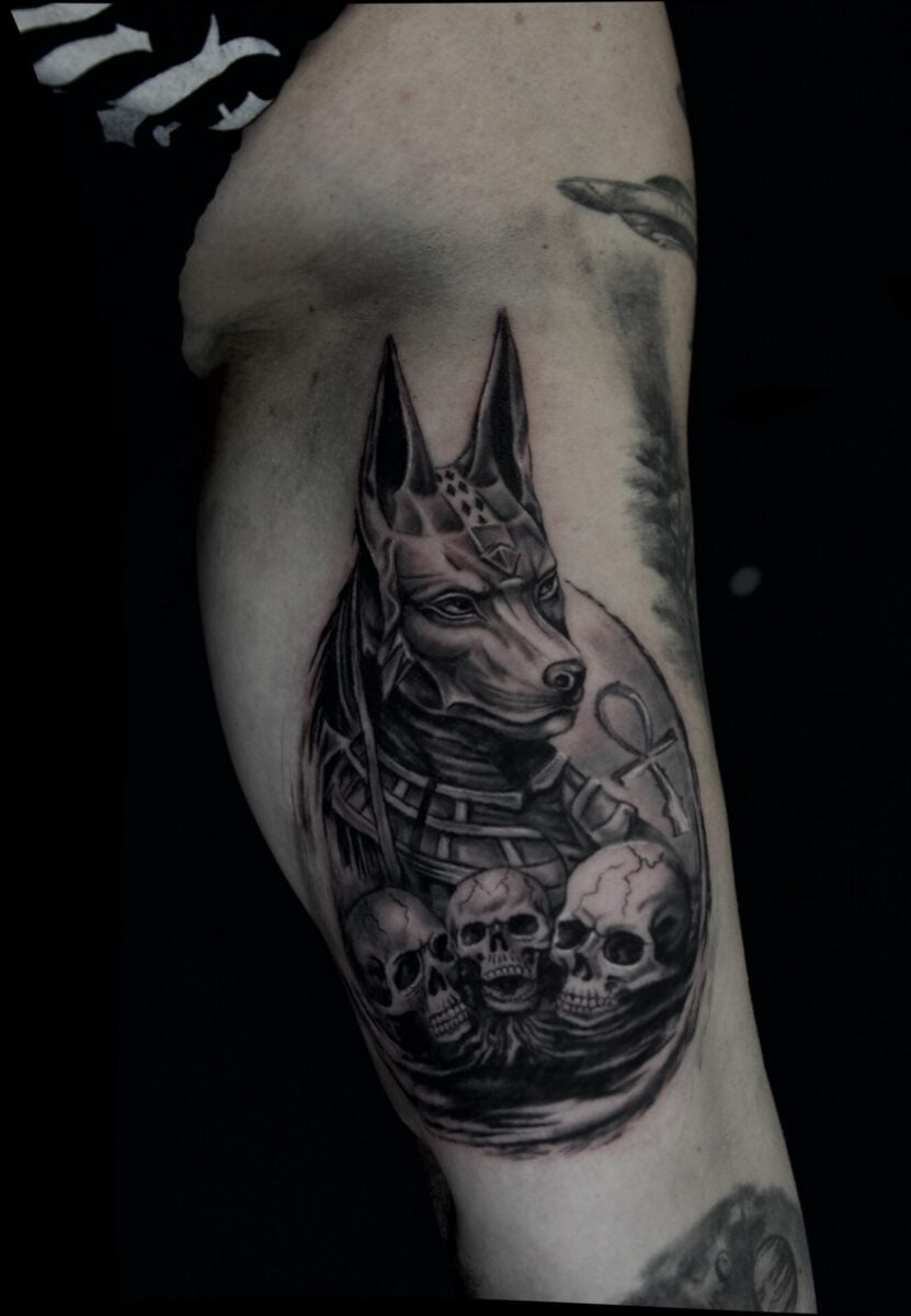 tatuaz realistyczny anubis1