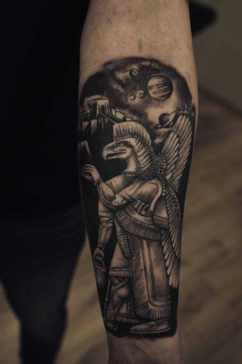 Tatuaż realistyczny anunnaki