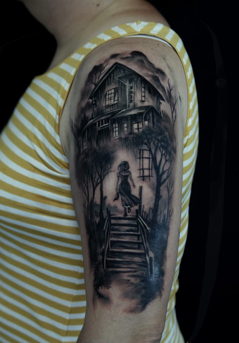 Tatuaż realistyczny kobieta na schodach