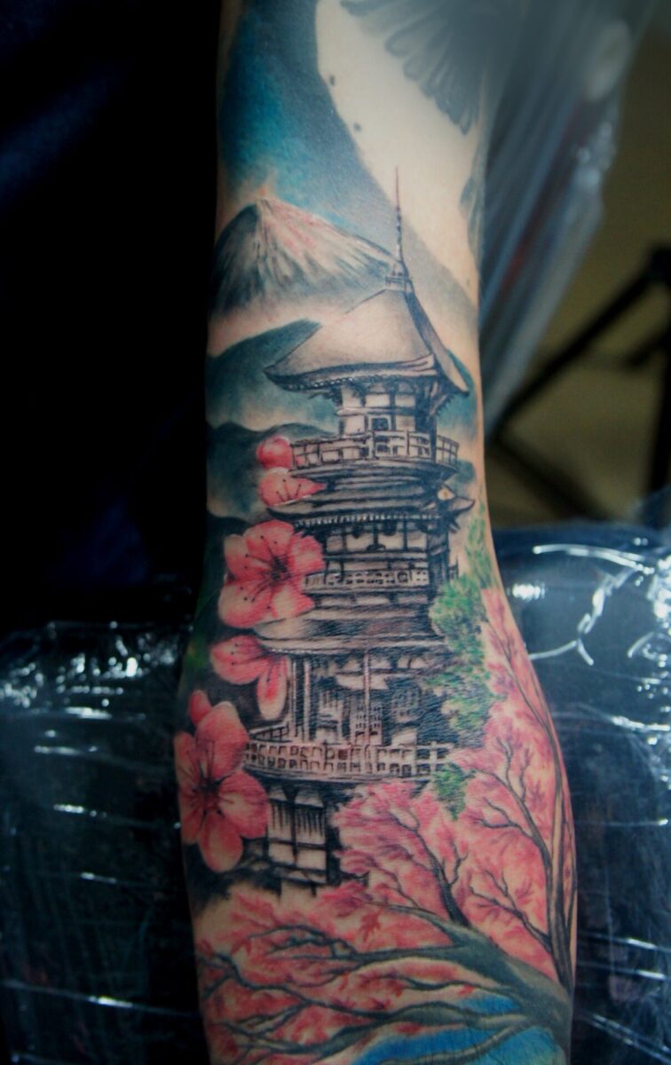 tatuaz realistyczny kolorowy pagoda