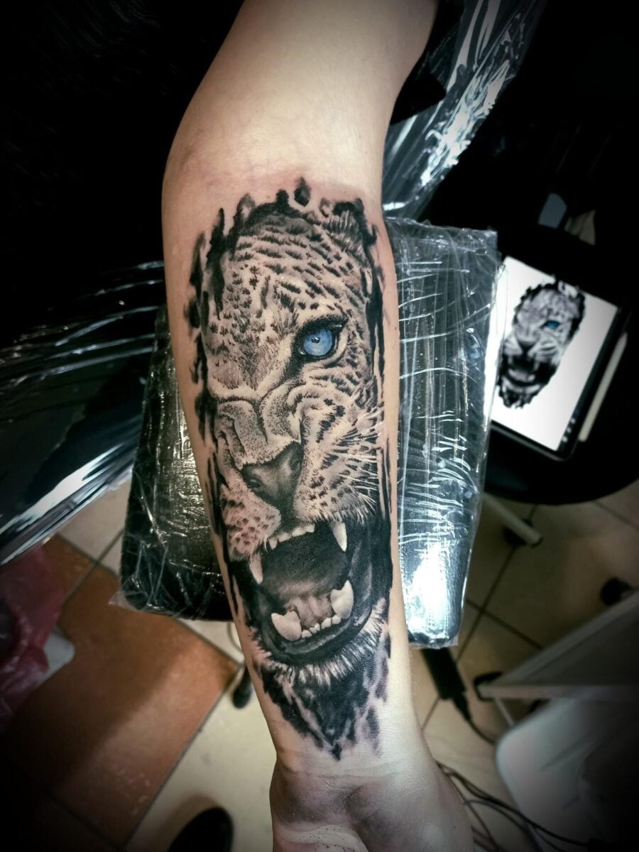 tatuaz realistyczny lampart