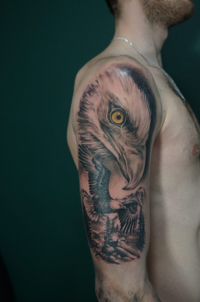 tatuaz realistyczny orzel gory