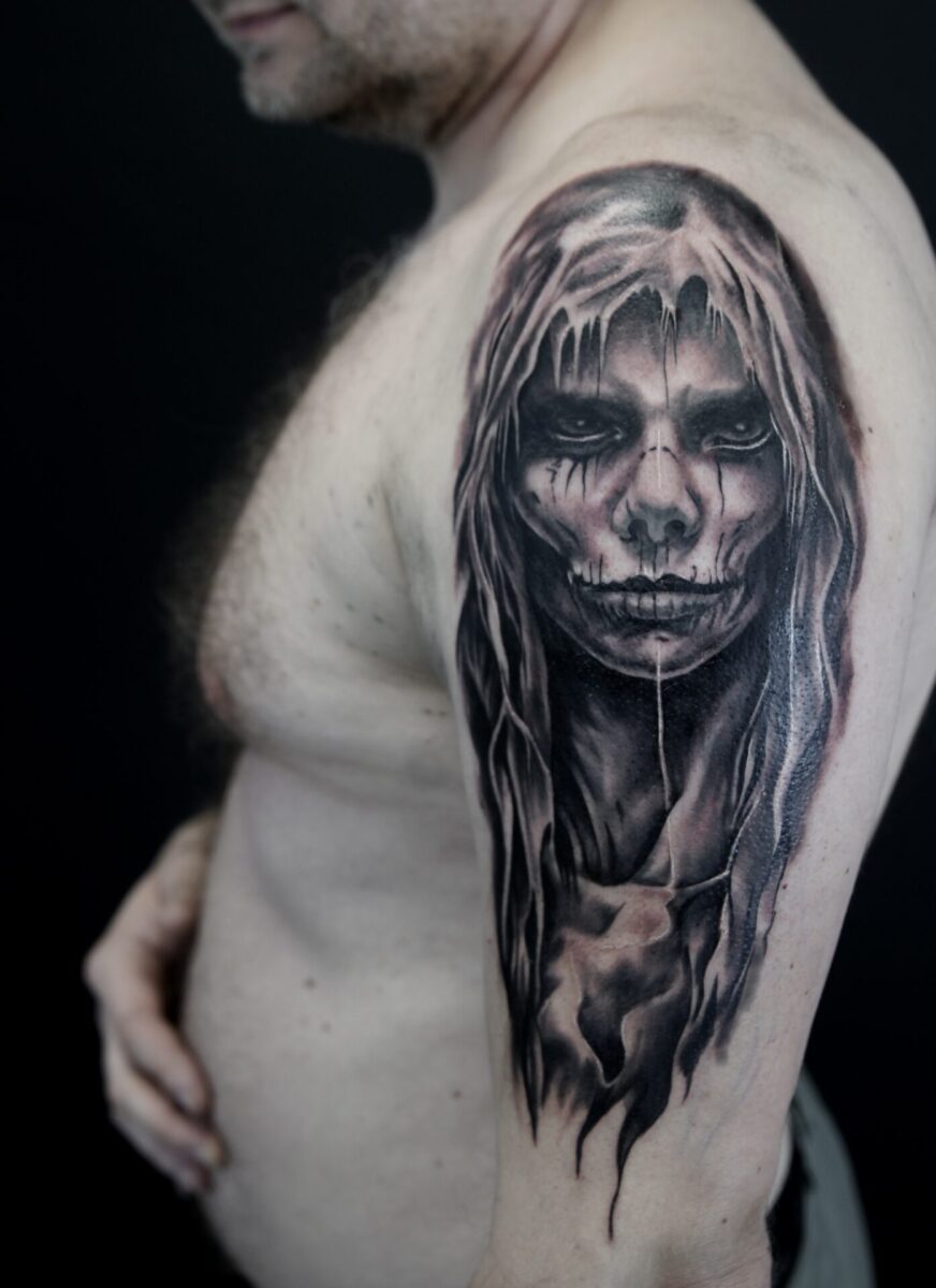 Tatuaż realistyczny portret Upiór