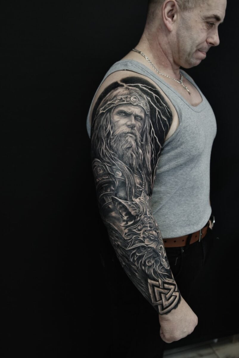 Tatuaż realistyczny rękaw motyw wikingów
