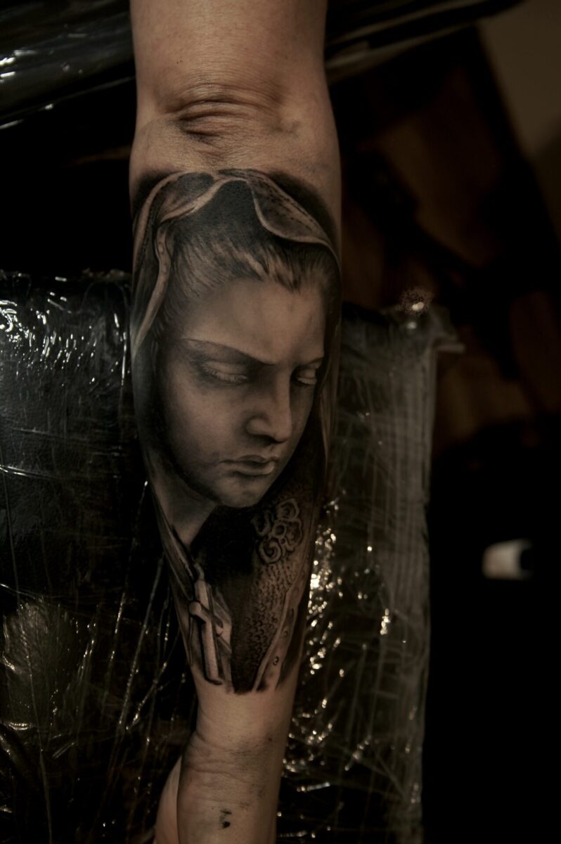 Tatuaż realistyczny rzeźba włoska portret