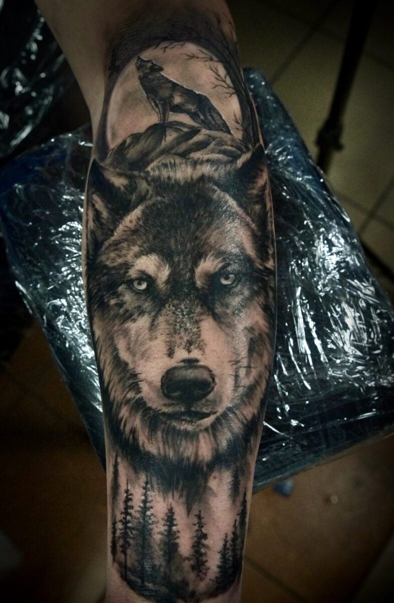 tatuaz realistyczny wilk