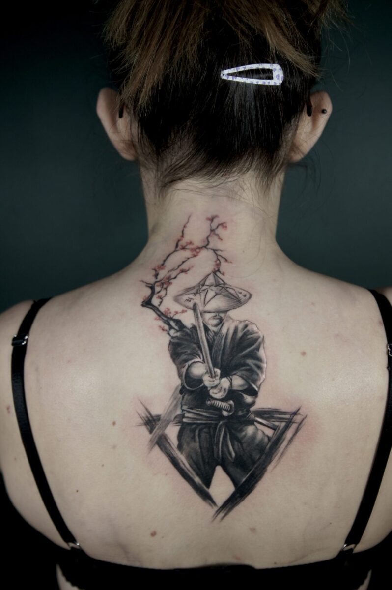 tatuaz realistyczny wojownik samuraj
